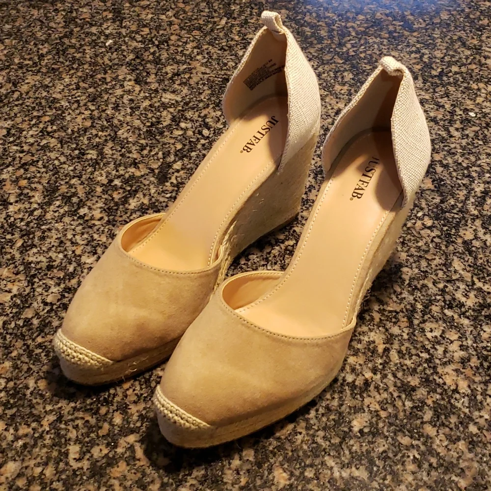 ♦️♦️ SOLD ♦️♦️ JustFab Wedge Heel - Picture 2 of 9